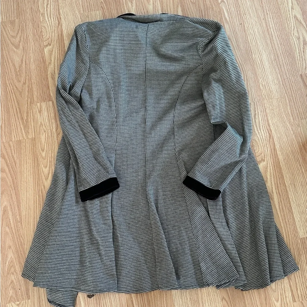 DBJ Houndstooth Blazer with Black Velvet Collar and Cuffs - Picture 2 of 10